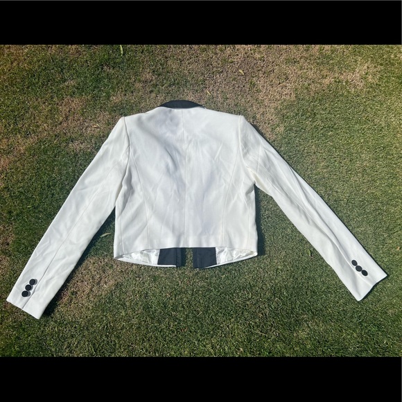 Forever 21 Cropped Blazer - Picture 2 of 4